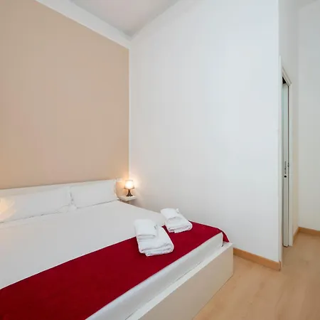 Xenia - Spacious And Bright 15 Min From Duomo Apartamento Milão