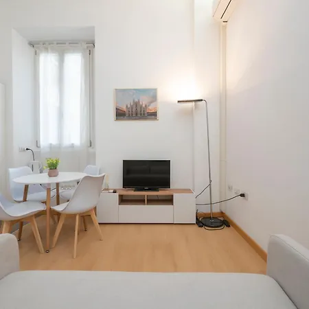 Apartamento Xenia - Spacious And Bright 15 Min From Duomo Milão