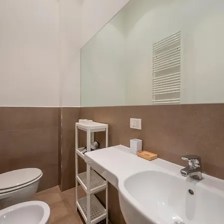 Xenia - Spacious And Bright 15 Min From Duomo * Milão
