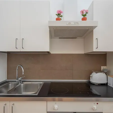 Xenia - Spacious And Bright 15 Min From Duomo Apartamento Milão