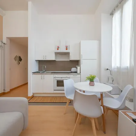 Xenia - Spacious And Bright 15 Min From Duomo Apartamento *