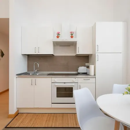 Xenia - Spacious And Bright 15 Min From Duomo * Milão