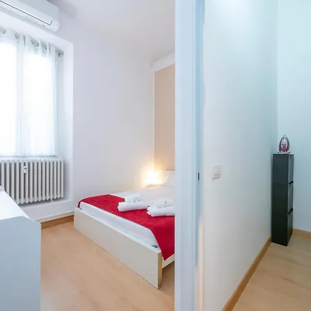 Apartamento Xenia - Spacious And Bright 15 Min From Duomo Milão